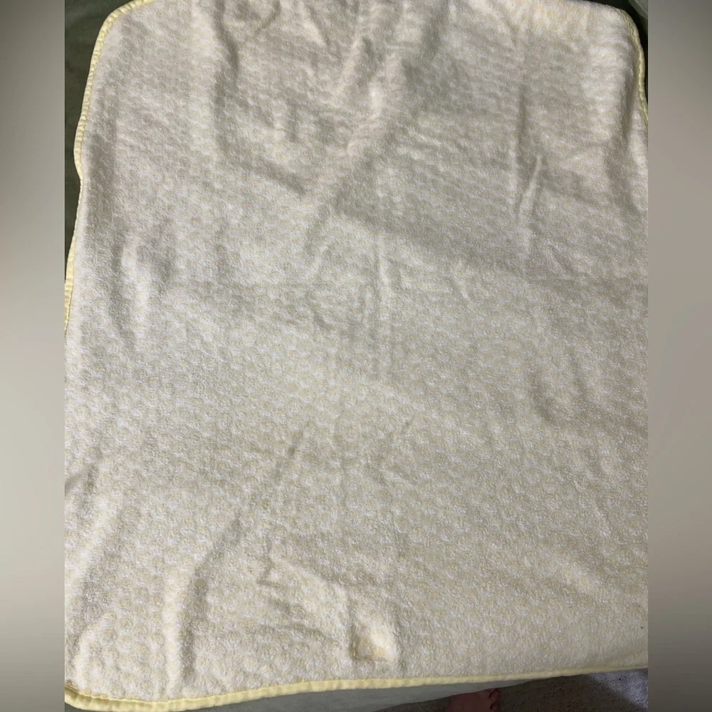 The world of baby mink blanket Soft Yellow dotted OSB